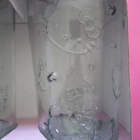Hello Kitty Sanrio Glass Tumblers Set of 2 - Picture 4 of 6